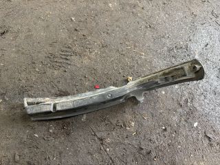 bontott VW GOLF V Jobb első Lökhárító Tartó (Műanyag)