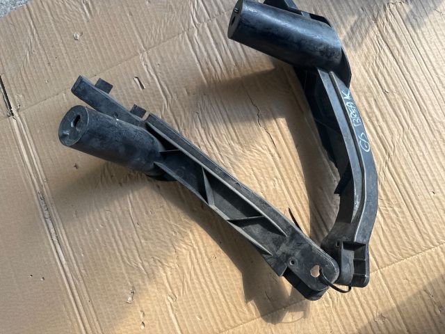 bontott VW GOLF V Jobb első Lökhárító Tartó (Műanyag)