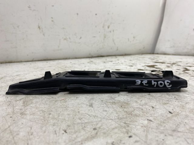 bontott VW GOLF V Jobb első Lökhárító Tartó (Műanyag)