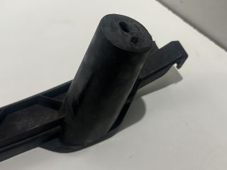 bontott VW GOLF V Jobb első Lökhárító Tartó (Műanyag)