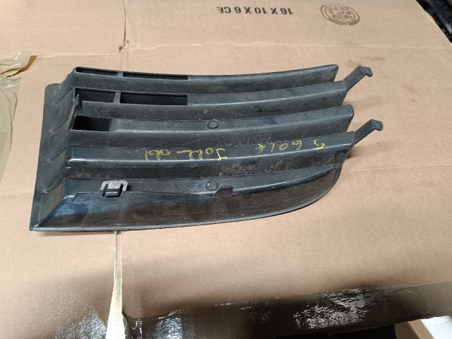 bontott VW GOLF V Jobb első Lökhárító Vakborítás