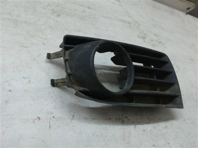 bontott VW GOLF V Jobb első Lökhárító Vakborítás