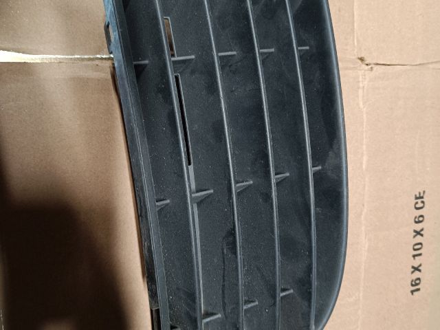 bontott VW GOLF V Jobb első Lökhárító Vakborítás