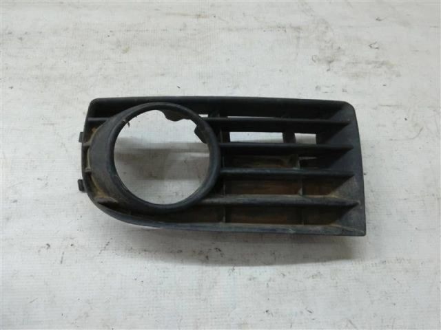 bontott VW GOLF V Jobb első Lökhárító Vakborítás