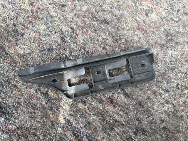 bontott VW GOLF V Jobb első Oldal Lökhárító Tartó (Műanyag)