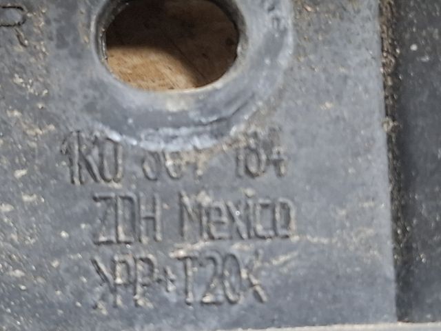 bontott VW GOLF V Jobb első Oldal Lökhárító Tartó (Műanyag)