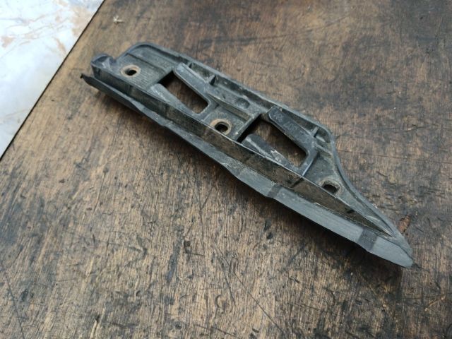 bontott VW GOLF V Jobb első Oldal Lökhárító Tartó (Műanyag)