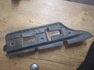 bontott VW GOLF V Jobb első Oldal Lökhárító Tartó (Műanyag)