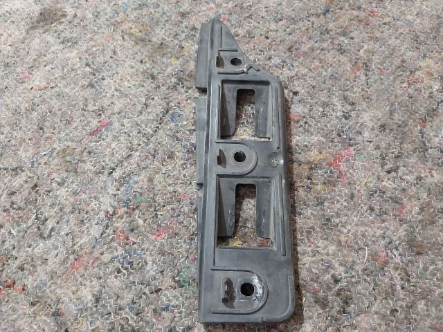 bontott VW GOLF V Jobb első Oldal Lökhárító Tartó (Műanyag)