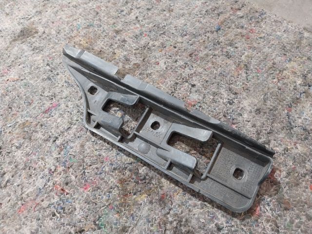 bontott VW GOLF V Jobb első Oldal Lökhárító Tartó (Műanyag)