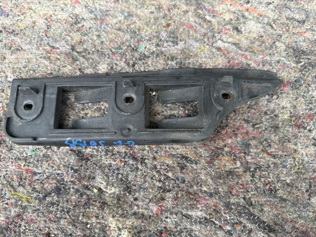 bontott VW GOLF V Jobb első Oldal Lökhárító Tartó (Műanyag)