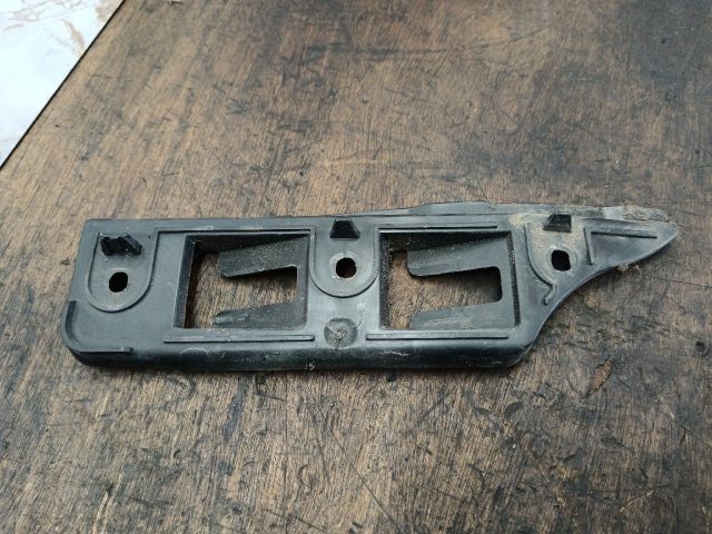 bontott VW GOLF V Jobb első Oldal Lökhárító Tartó (Műanyag)