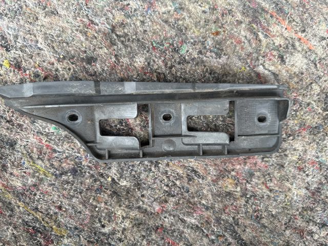 bontott VW GOLF V Jobb első Oldal Lökhárító Tartó (Műanyag)