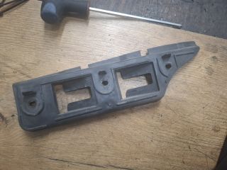 bontott VW GOLF V Jobb első Oldal Lökhárító Tartó (Műanyag)