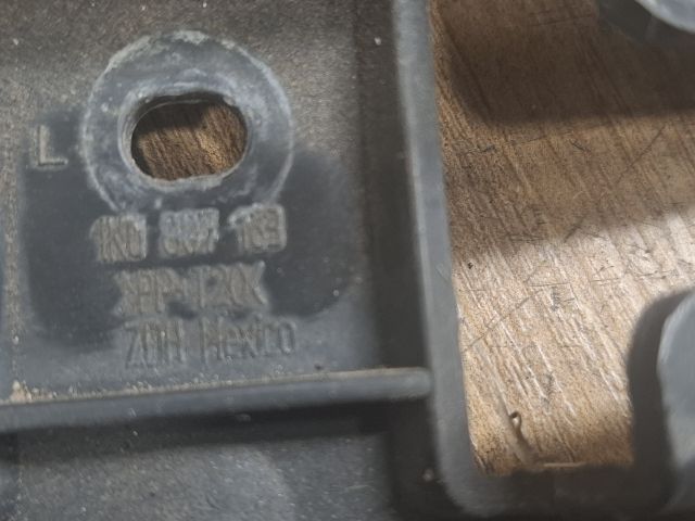 bontott VW GOLF V Jobb első Oldal Lökhárító Tartó (Műanyag)