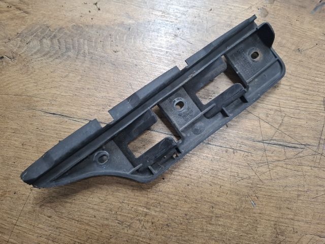 bontott VW GOLF V Jobb első Oldal Lökhárító Tartó (Műanyag)