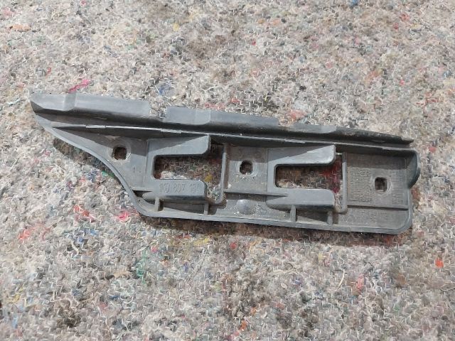 bontott VW GOLF V Jobb első Oldal Lökhárító Tartó (Műanyag)