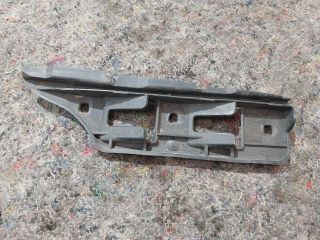 bontott VW GOLF V Jobb első Oldal Lökhárító Tartó (Műanyag)