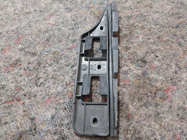 bontott VW GOLF V Jobb első Oldal Lökhárító Tartó (Műanyag)