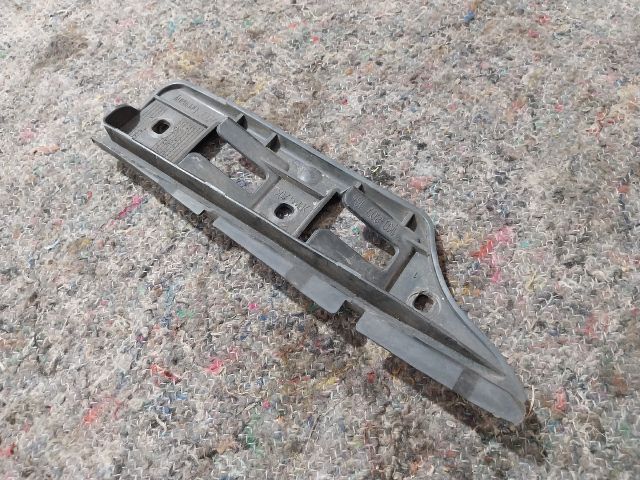 bontott VW GOLF V Jobb első Oldal Lökhárító Tartó (Műanyag)