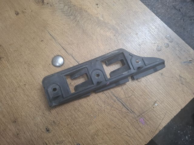 bontott VW GOLF V Jobb első Oldal Lökhárító Tartó (Műanyag)