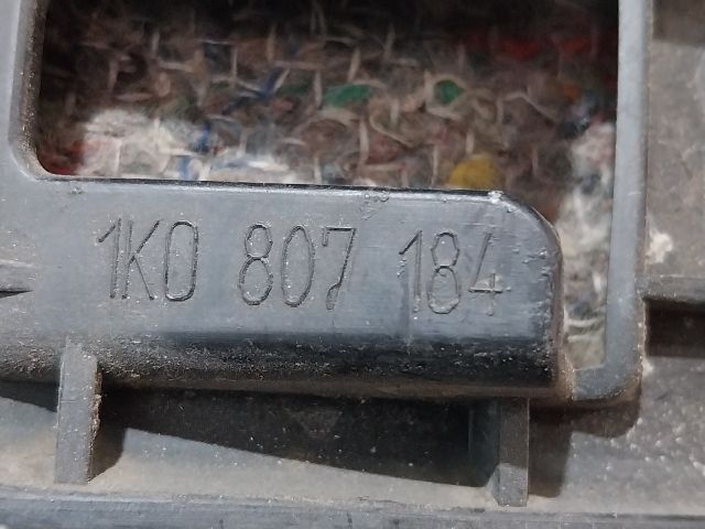 bontott VW GOLF V Jobb első Oldal Lökhárító Tartó (Műanyag)