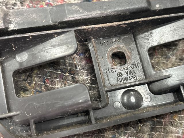 bontott VW GOLF V Jobb első Oldal Lökhárító Tartó (Műanyag)