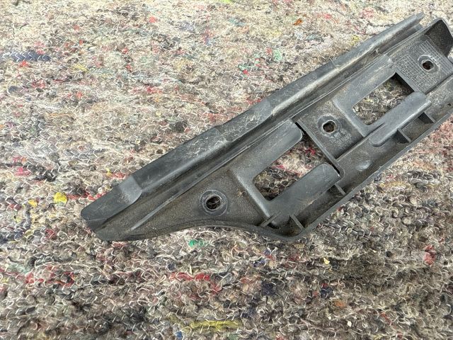 bontott VW GOLF V Jobb első Oldal Lökhárító Tartó (Műanyag)