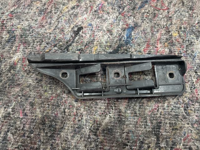 bontott VW GOLF V Jobb első Oldal Lökhárító Tartó (Műanyag)