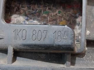 bontott VW GOLF V Jobb első Oldal Lökhárító Tartó (Műanyag)