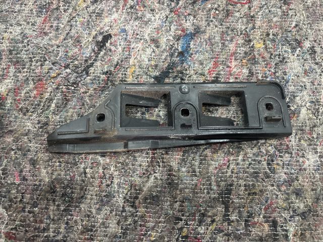 bontott VW GOLF V Jobb első Oldal Lökhárító Tartó (Műanyag)