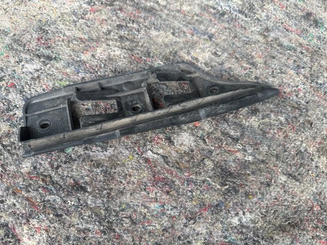 bontott VW GOLF V Jobb első Oldal Lökhárító Tartó (Műanyag)