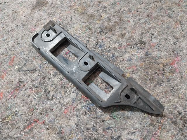 bontott VW GOLF V Jobb első Oldal Lökhárító Tartó (Műanyag)