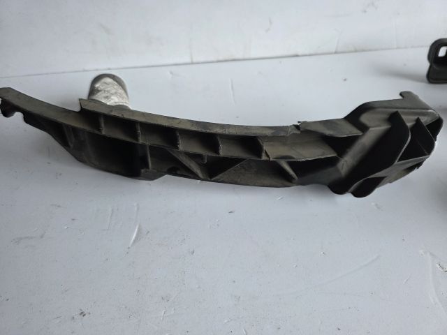 bontott VW GOLF V Jobb első Oldal Lökhárító Tartó (Műanyag)