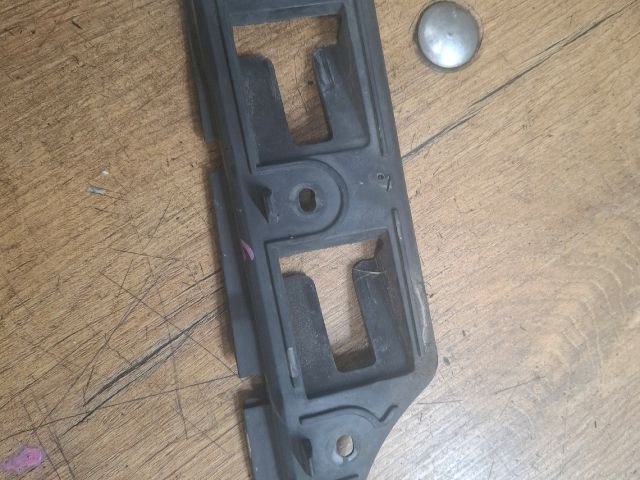 bontott VW GOLF V Jobb első Oldal Lökhárító Tartó (Műanyag)