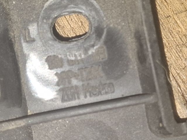 bontott VW GOLF V Jobb első Oldal Lökhárító Tartó (Műanyag)