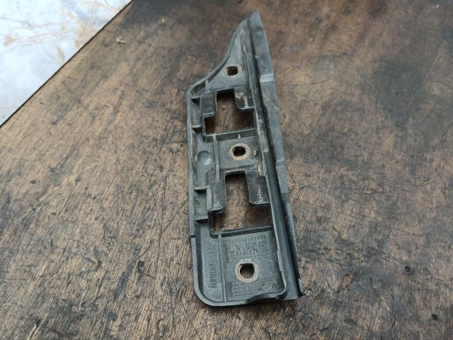 bontott VW GOLF V Jobb első Oldal Lökhárító Tartó (Műanyag)