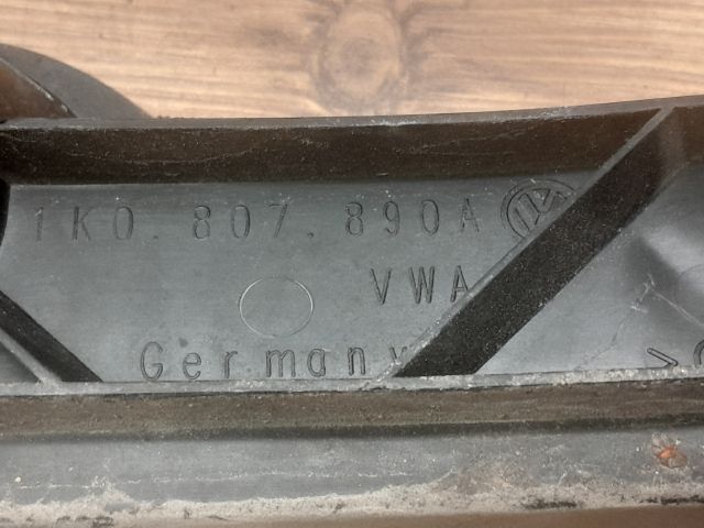 bontott VW GOLF V Jobb első Oldal Lökhárító Tartó (Műanyag)