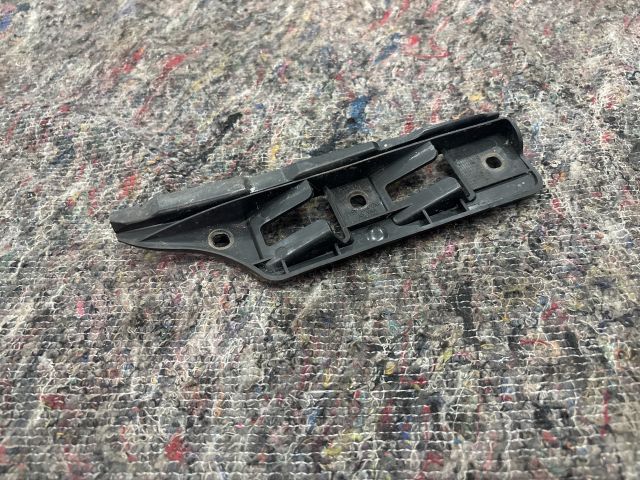 bontott VW GOLF V Jobb első Oldal Lökhárító Tartó (Műanyag)