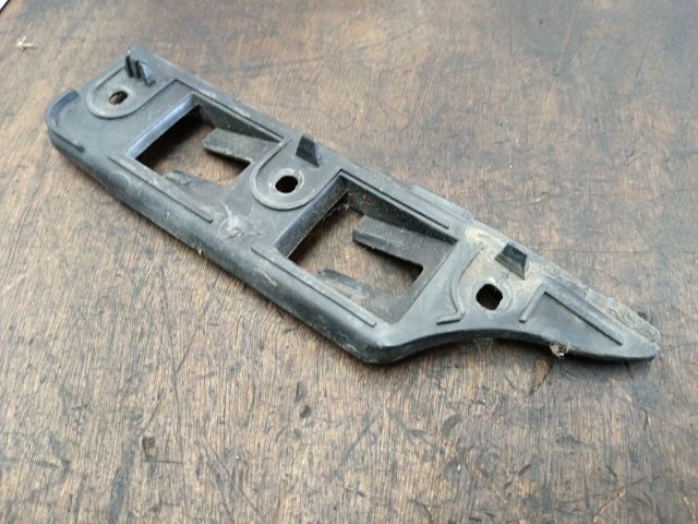 bontott VW GOLF V Jobb első Oldal Lökhárító Tartó (Műanyag)