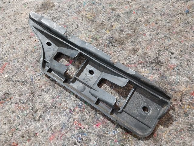 bontott VW GOLF V Jobb első Oldal Lökhárító Tartó (Műanyag)