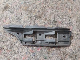 bontott VW GOLF V Jobb első Oldal Lökhárító Tartó (Műanyag)