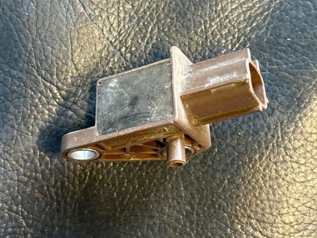 bontott VW GOLF V Jobb első Oldal Ütközés Érzékelő