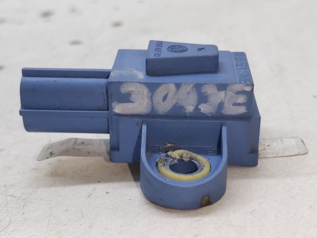 bontott VW GOLF V Jobb első Oldal Ütközés Érzékelő