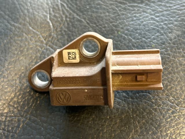 bontott VW GOLF V Jobb első Oldal Ütközés Érzékelő