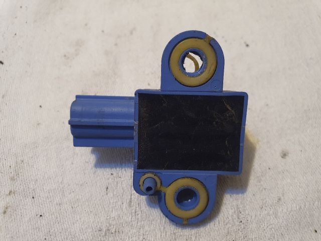 bontott VW GOLF V Jobb első Oldal Ütközés Érzékelő