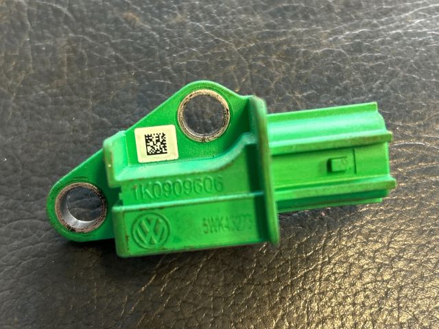 bontott VW GOLF V Jobb első Oldal Ütközés Érzékelő