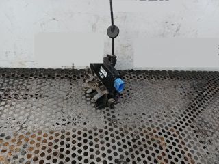 bontott VW GOLF V Jobb első Zsanér