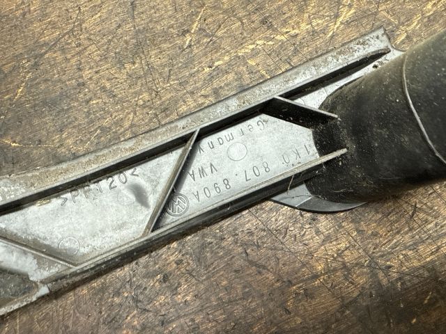 bontott VW GOLF V Jobb Fényszóró Tartó