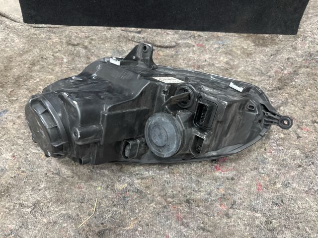 bontott VW GOLF V Jobb Fényszóró